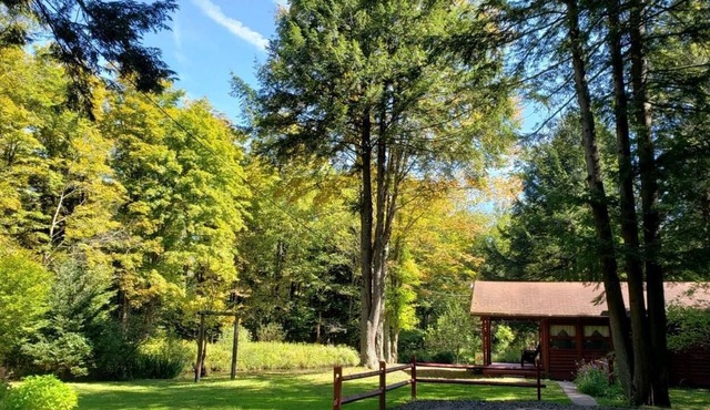 Hemlock Hideaway - A cozy cabin retreat close to Potter County's favorite sites!