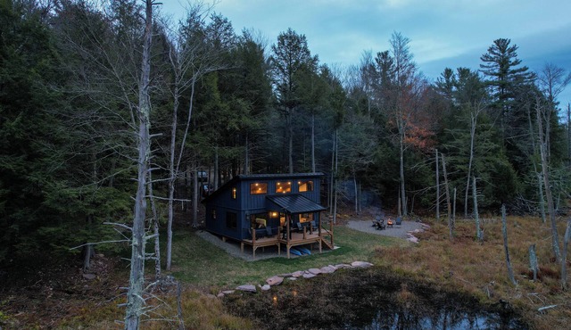 Hemlock Hideaway – Luxury Cabin - Romantic & Remote Getaway in Upstate, NY