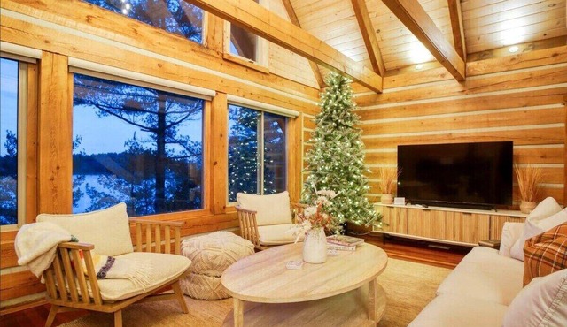 Hemlock Hideaway Waterfront, Games Room, Hot Tub