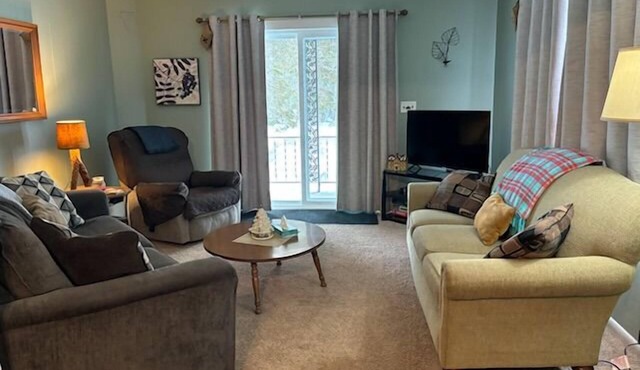 Hemlock House in Republic (South) : Summer UP Getaway | Hot Tub, Fire Pit & Dogs Welcome