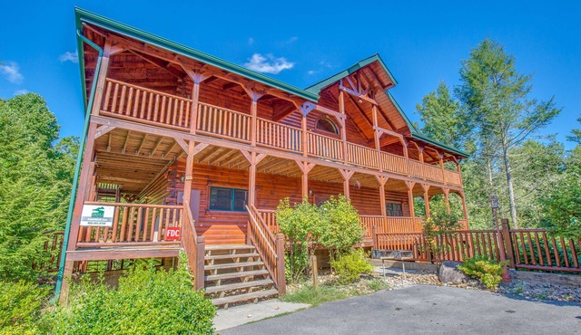 Hemlock Inn | Perfect for Reunions or Teams!