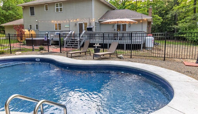 Hemlock Manor-Pool/Sauna/Hot Tub