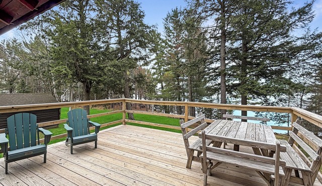 Hemlock (Tomhegan Direct Lake Access)