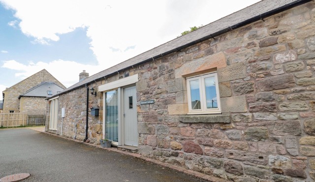 HEMMEL COTTAGE, family friendly, country holiday cottage in Chatton