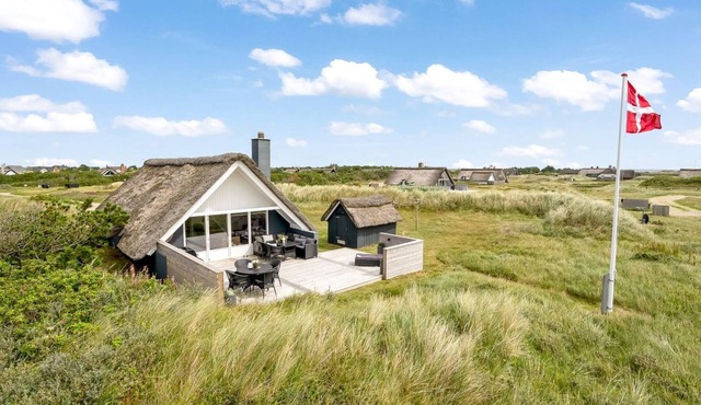 "Hen" - 400m from the sea by Interhome