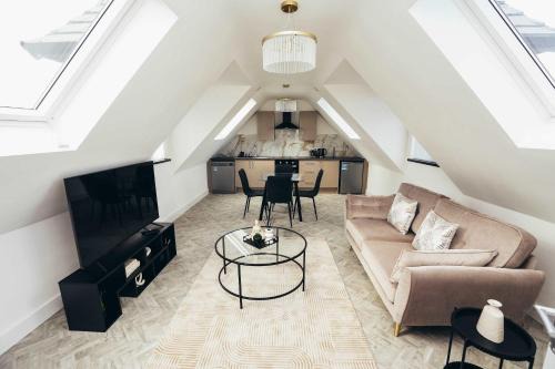 Hen & Chickens Luxury Apartments, Free Parking, By DerBnB