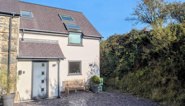 HEN GAPEL, pet friendly, country holiday cottage in Waunfawr