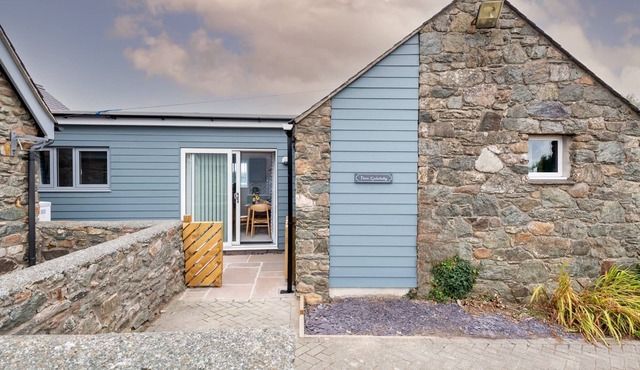 Hen Golchdy : Pet-Friendly 2‑Bed Cottage in Aberffraw | Managed by Anglesey Holiday Lettings