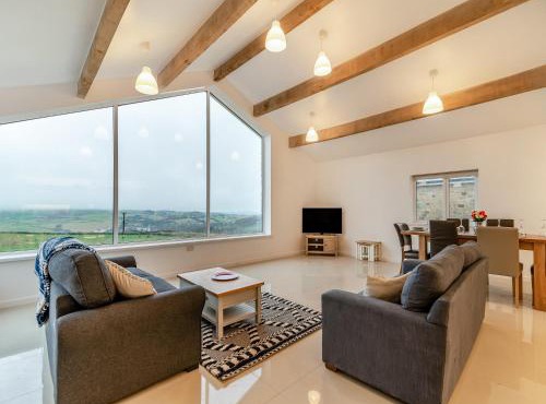 Hen House View 2 - Uk41551