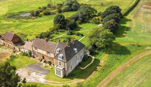 Hen Party & Large Groups: Luxury Manor House: Sleeps 24