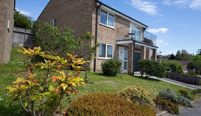HENBURY HIDE, family friendly, with a garden in Corfe Mullen
