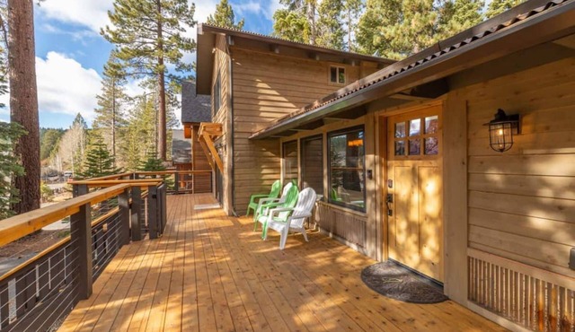 Henderson by AvantStay | Lake View! Walk to Beach, Garwoods & More!