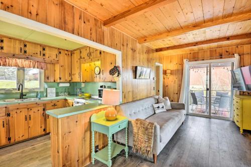 Henderson Harbor Cottage with Lake Access!