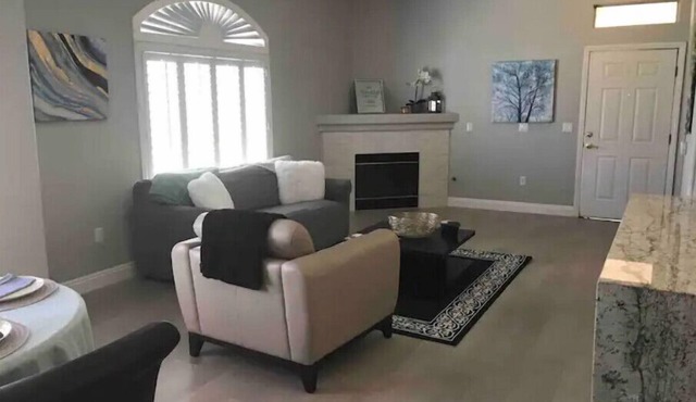 Henderson, NV, Upgraded, cozy, spacious condo