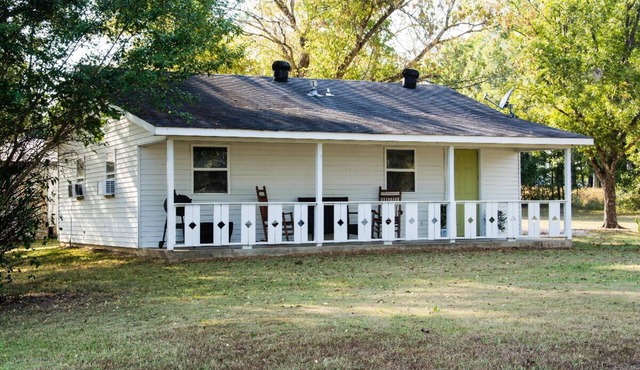 Henderson, TN: Stillwaters Farm's Urban Cottage