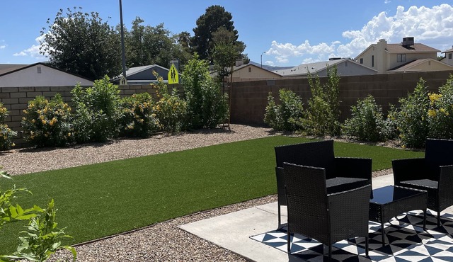 Henderson Townhome Approx. 15-20 min to the Las Vegas Strip