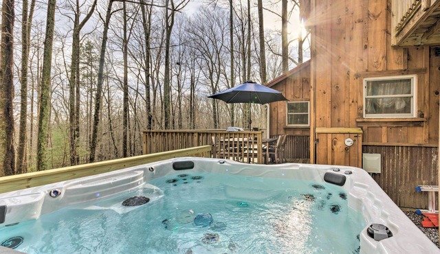 Hendersonville Cabin w/Hot Tub, Views & Fire Pit!