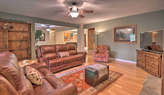 Hendersonville Home w/Fire Pit: 5 Mi to Downtown!