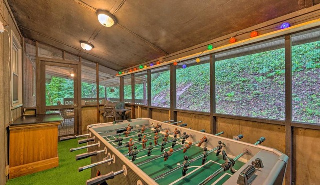 Hendersonville Retreat Less Than 4 Mi to Lake Lure!