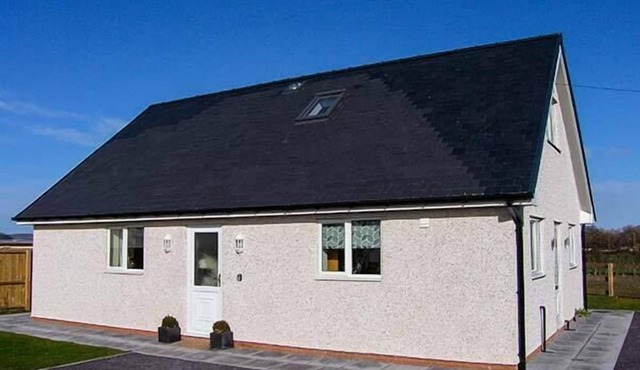 HENDRE, family friendly, with open fire in Ruthin