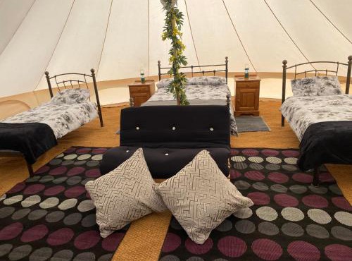 Hendre Glamping Retreat- The Sparrow's Nest