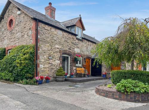 Henfaes Bach - Uk50268