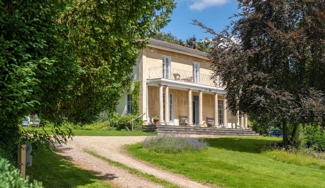 Henge Estate: 9-10 en-suite bedrooms; Stonehenge