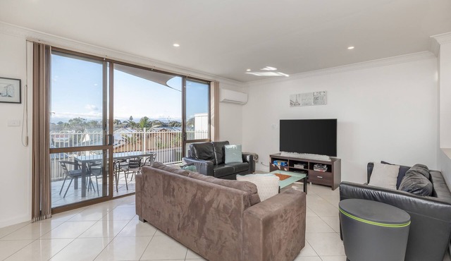 Henley Beach Hidden Gem Home Across from the Beach