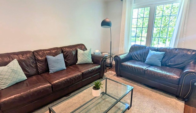Henley House | 8 ppl | Hot Tub & Firetable | Near Rowing, Brock, Beach, NHS