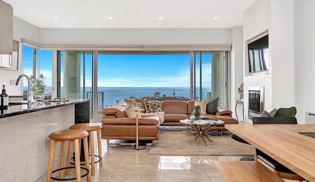 Henley's Treasure - Experience Opulence on the Ocean