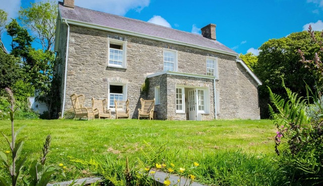 HENLLYS, pet friendly, with open fire in Newport, Pembrokeshire