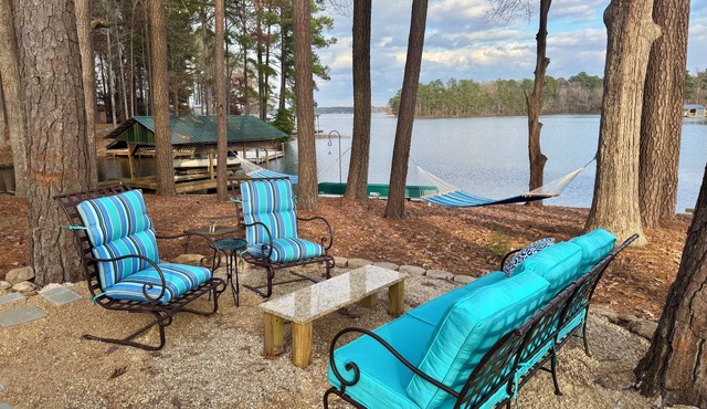 Henny Penny Hideaway: Deep water boat house and amazing outdoor spaces