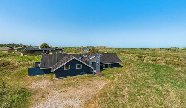 "Henri" - 500m from the sea by Interhome