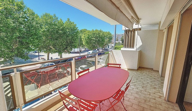 Henri Camille Real Estate- Palm Beach -Premium one bedroom with big terrace