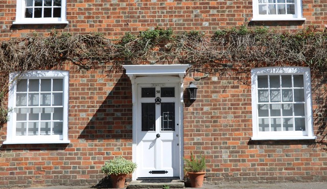 HENRIETTA COTTAGE, family friendly in Dorchester-On-Thames