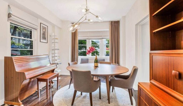 Henrietta's Gem - Close to cafes, shops and more