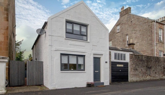 Henry Bell - Cosy 2-bedroom cottage