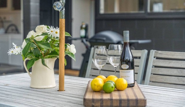 Henry`s Bach with Wi-Fi, private rear garden for alfesco dining