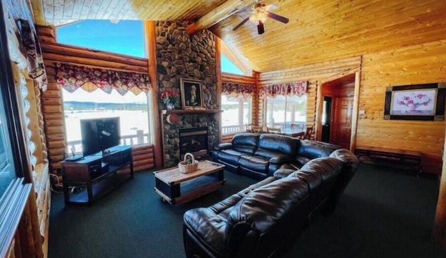 Henry's Fork Cabin - Your Perfect Retreat Awaits!