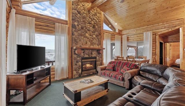 Henry`s Fork Cabin | River Front, Hot Tub, Views!