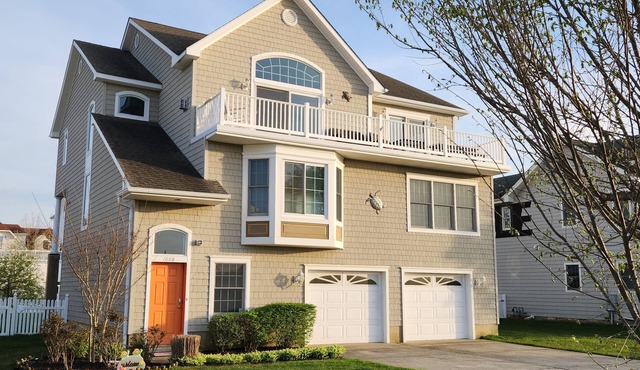 Henry's Hideaway-Cape May- 2.5 blocks to beach- 5 BR- Elevator