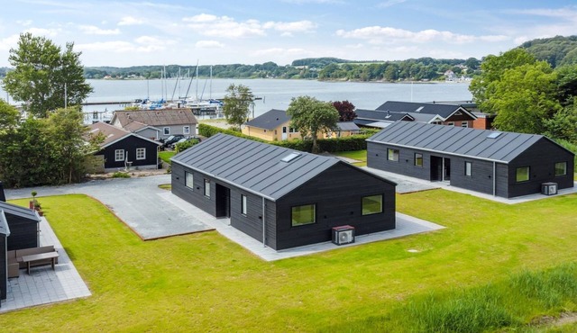 "Henryk" - 75m from the sea by Interhome