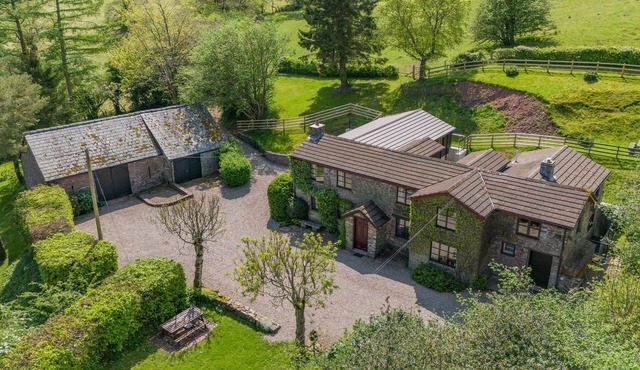 Heol Llygoden - Seven Bedroom House, Sleeps 12