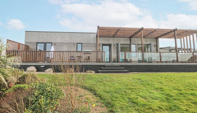 HEPWORTH, family friendly, character holiday cottage in Portreath