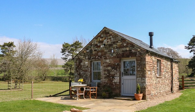 HERDIE HIDEAWAY, pet friendly in Appleby-In-Westmorland
