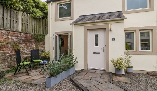 HERDWICK COTTAGE, family friendly, with a garden in Brampton, Cumbria