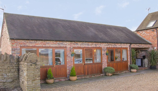 HERDWICK COTTAGE, pet friendly, with a garden in Much Wenlock