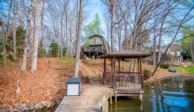 Here Comes the Sun: 2 Kayaks, Wifi, Ping Pong & Pool table,Sandy Beach, Fenced in Yard, Pet Friendly