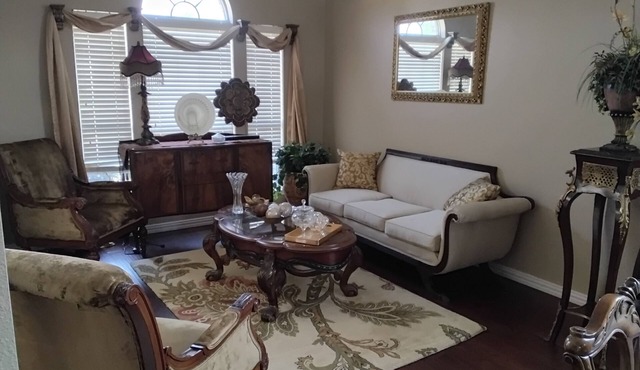 “Here Comfort Meets Charm-The Perfect 5-bedroom Getaway!”