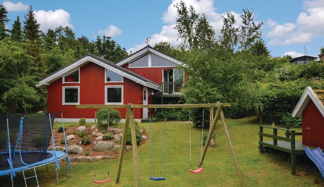 Here you will spend your vacation in the beautiful hills of Veddinge Bakker.